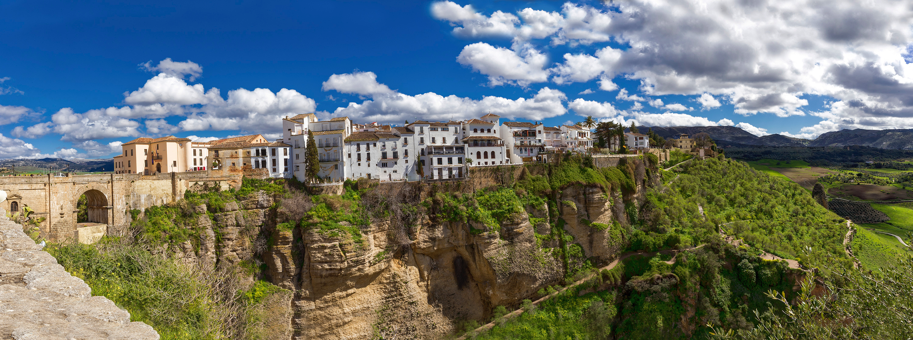 Ronda - Ville perchée sur un à pic de 100 mètres